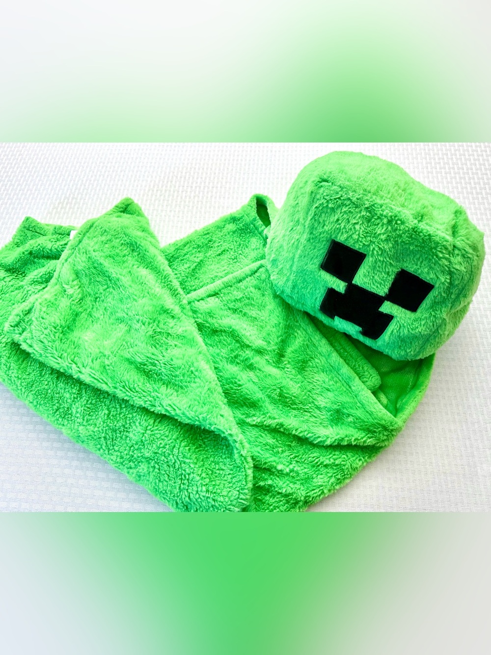 Minecraft Creeper Hooded Wearable Blanket Kids Green Plush 30” x 50” Mojang